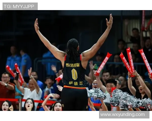 赛后分析:西安篮球队与深圳篮球队的表现与状态对比解析 赛后分析:西安篮球队与深圳篮球队的表现与状态对比解析